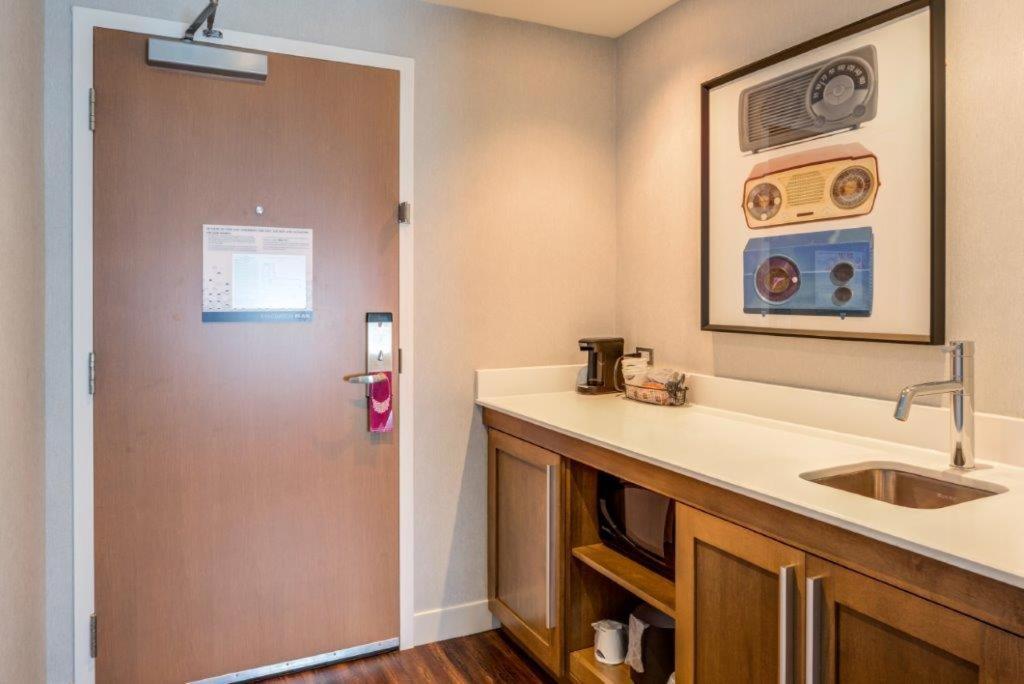 Hampton Inn & Suites Boston/Waltham Zewnętrze zdjęcie