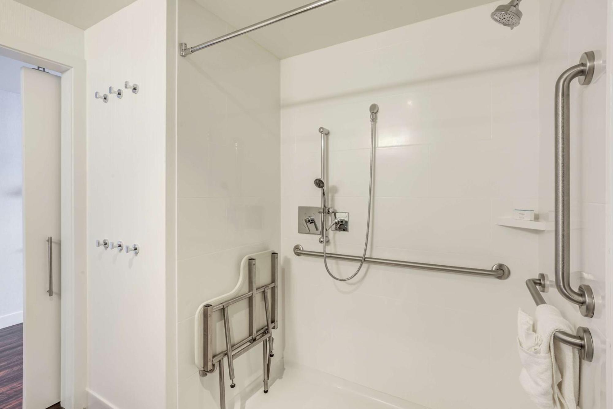 Hampton Inn & Suites Boston/Waltham Zewnętrze zdjęcie